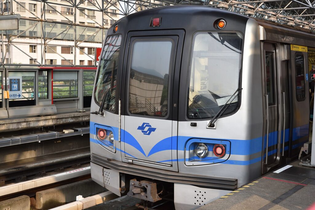 Taipei Metro guide: train at Beitou Station