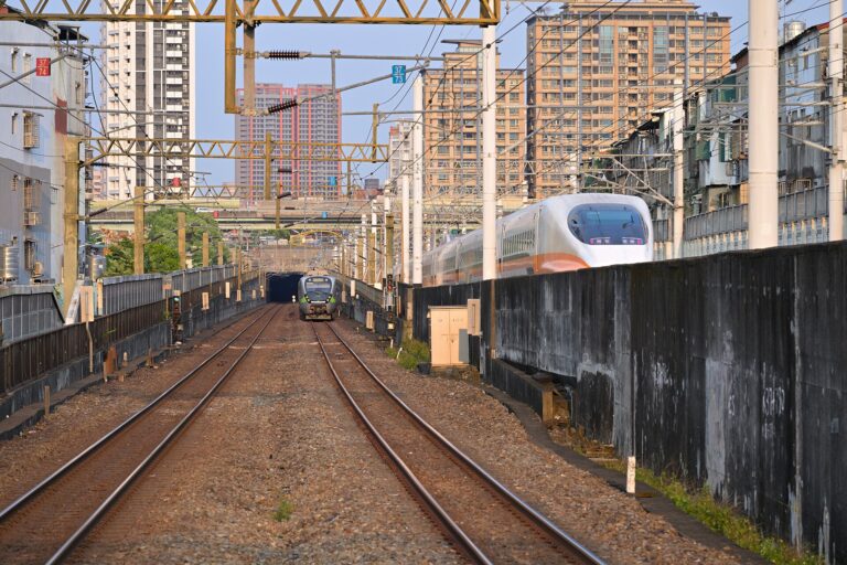 Taiwan HSR booking guide: high-speed and conventional trains on separate tracks